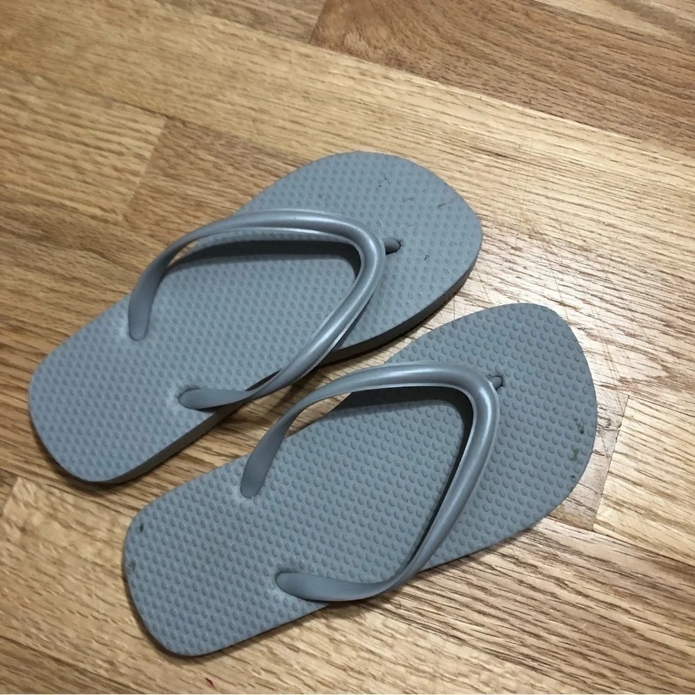 Gray Flip Flop Sandals Sz 9/10 Kids Toddler